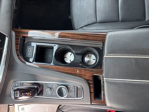 Used 2023 Cadillac Escalade Premium Luxury AWD/4WD image 21