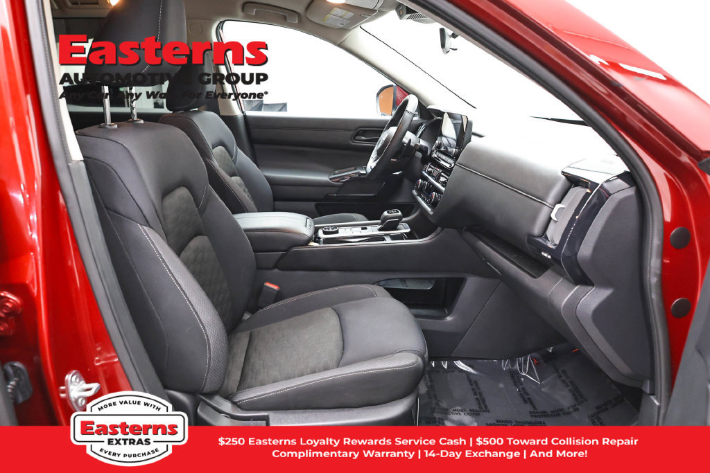 Used 2024 Nissan Pathfinder SV AWD/4WD image 26