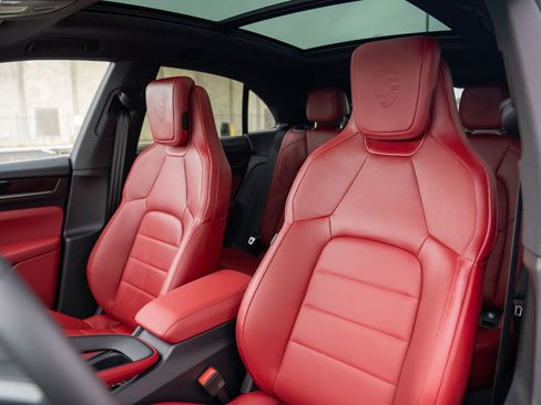 New 2026 Porsche Macan 4S Electric AWD/4WD image 5