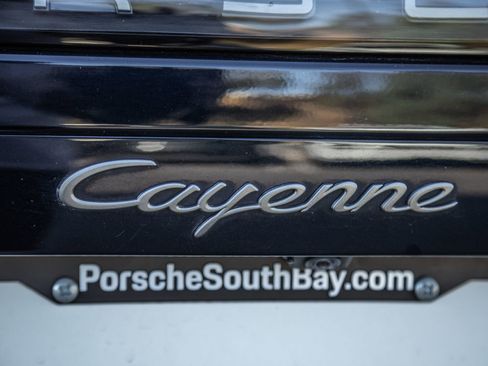 Certified 2023 Porsche Cayenne Platinum Edition image 27