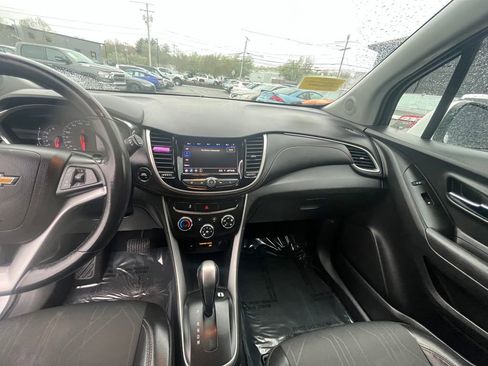 Used 2020 Chevrolet Trax LT w/ LT Convenience Package FWD image 33