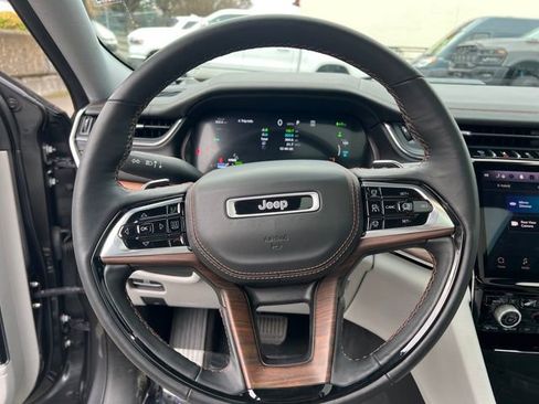 Used 2022 Jeep Grand Cherokee Summit w/ Advanced Protech Group IV image 18