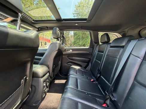Used 2017 Jeep Grand Cherokee Limited w/ Luxury Group II AWD/4WD image 15
