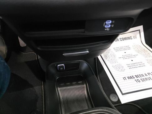New 2026 Chrysler Pacifica Select AWD/4WD image 19