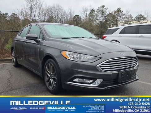 Used 2017 Ford Fusion SE w/ Equipment Group 201A image 1