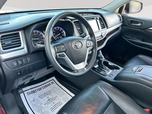 Used 2019 Toyota Highlander XLE AWD/4WD image 14
