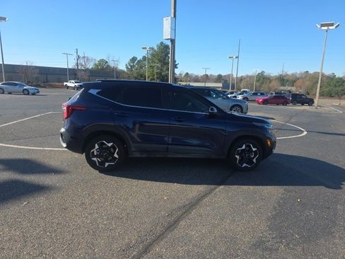 Used 2024 Kia Seltos EX image 2