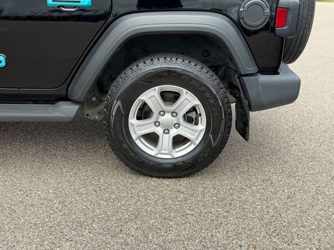 Used 2019 Jeep Wrangler Unlimited Sport S AWD/4WD image 12