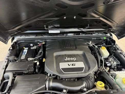 Used 2016 Jeep Wrangler Unlimited Sport AWD/4WD image 33