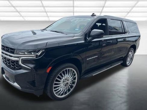 Used 2023 Chevrolet Suburban LS image 2