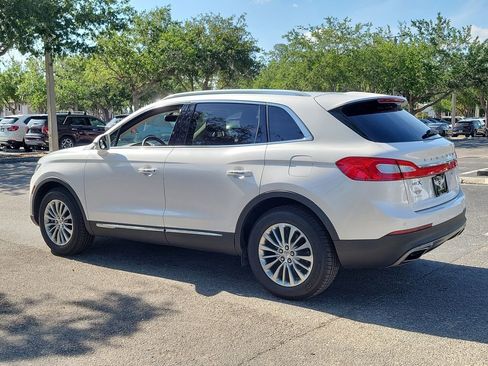 Used 2017 Lincoln MKX Select w/ Select Plus Package AWD/4WD image 7