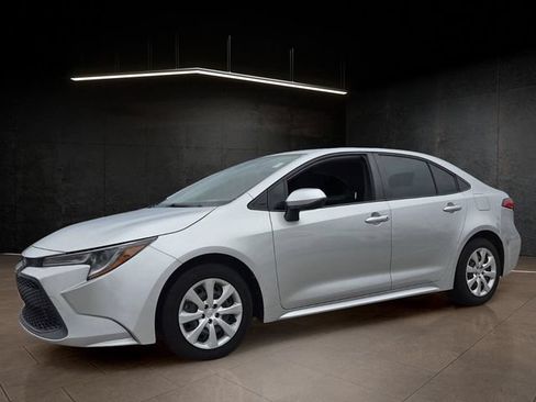 Used 2020 Toyota Corolla LE FWD image 3