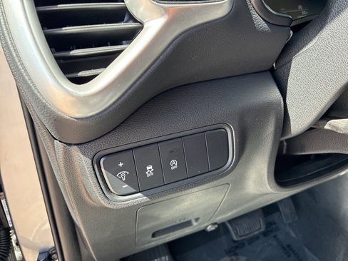 Certified 2025 Kia Soul LX w/ LX Technology Package FWD image 22