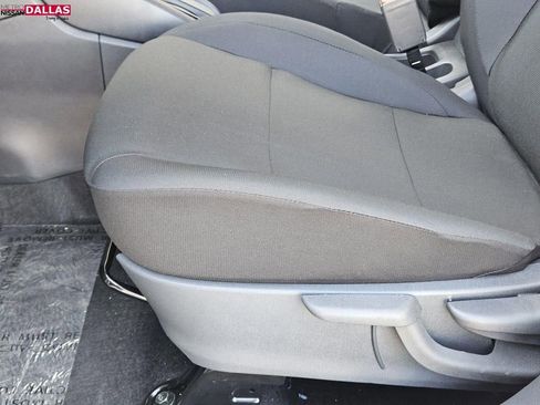 New 2025 Nissan Kicks Play S image 18