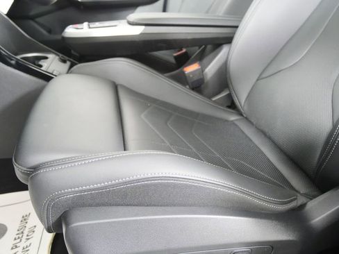 Used 2025 BMW X1 xDrive28i image 9