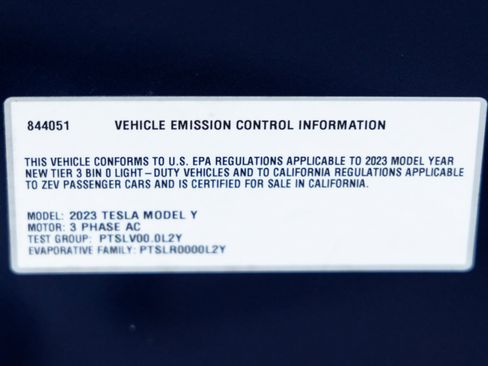 Used 2023 Tesla Model Y Performance image 34