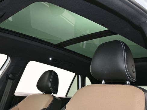 Used 2021 Volkswagen Atlas Cross Sport SE w/ Panoramic Sunroof Package image 11