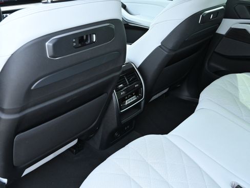 Certified 2023 BMW X7 xDrive40i w/ Executive Package AWD/4WD image 14