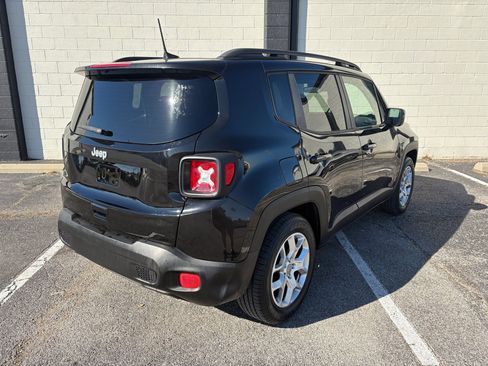 Used 2018 Jeep Renegade Latitude image 4