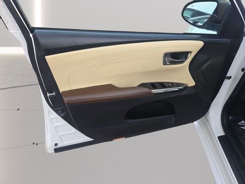 Used 2018 Toyota Avalon XLE Plus image 10
