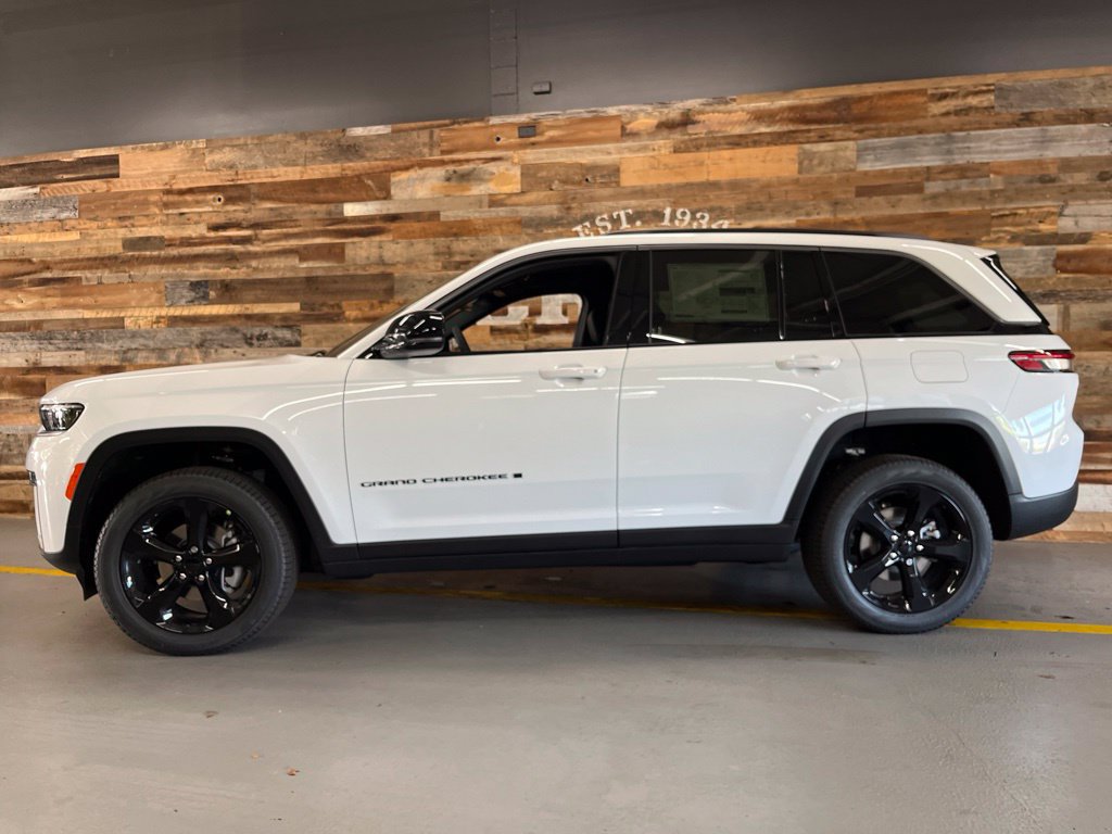 New 2026 Jeep Grand Cherokee Limited w/ Limited Altitude Package AWD/4WD image 13