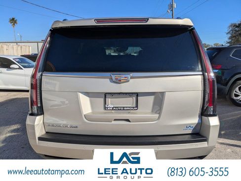 Used 2015 Cadillac Escalade Premium image 4