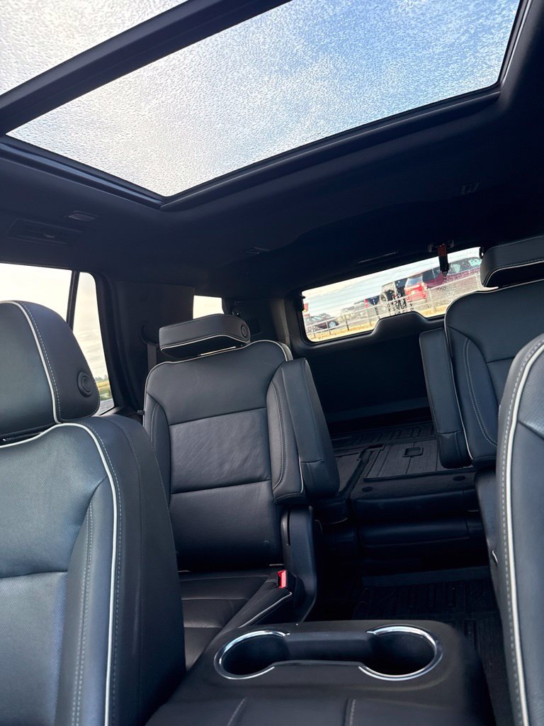 Used 2022 GMC Yukon SLT w/ SLT Premium Package AWD/4WD image 9