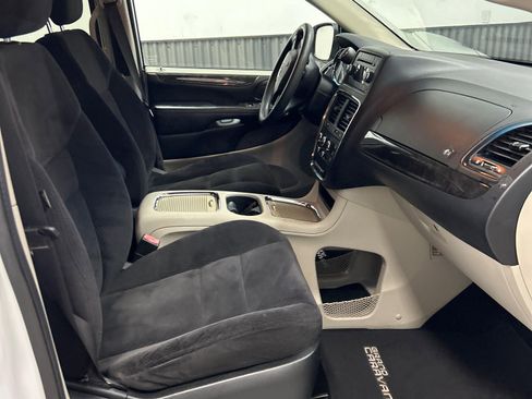 Used 2014 Dodge Grand Caravan SXT image 15