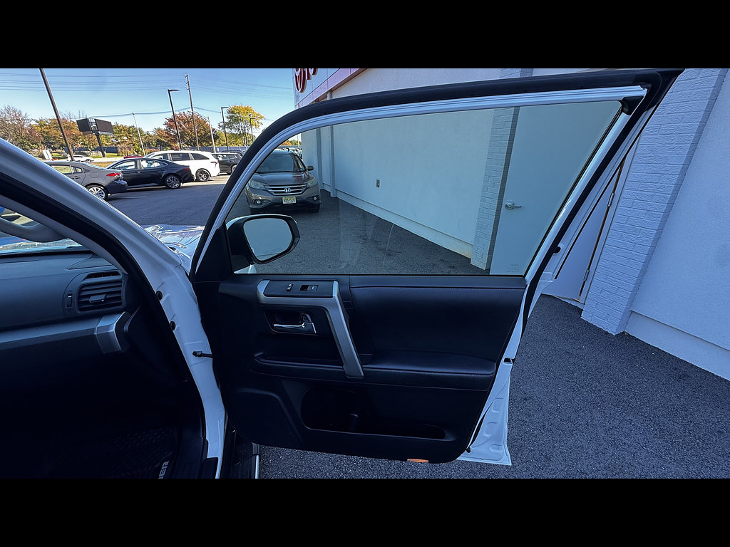 Certified 2020 Toyota 4Runner SR5 Premium w/ Moonroof Package AWD/4WD image 32