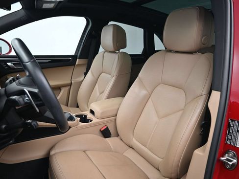 Certified 2023 Porsche Macan S AWD/4WD image 5