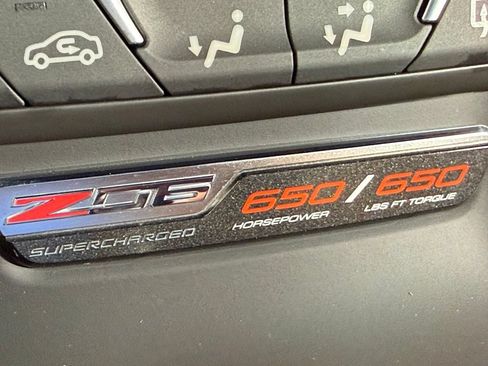 Used 2015 Chevrolet Corvette Z06 w/ 3LZ Preferred Equipment Group RWD image 36
