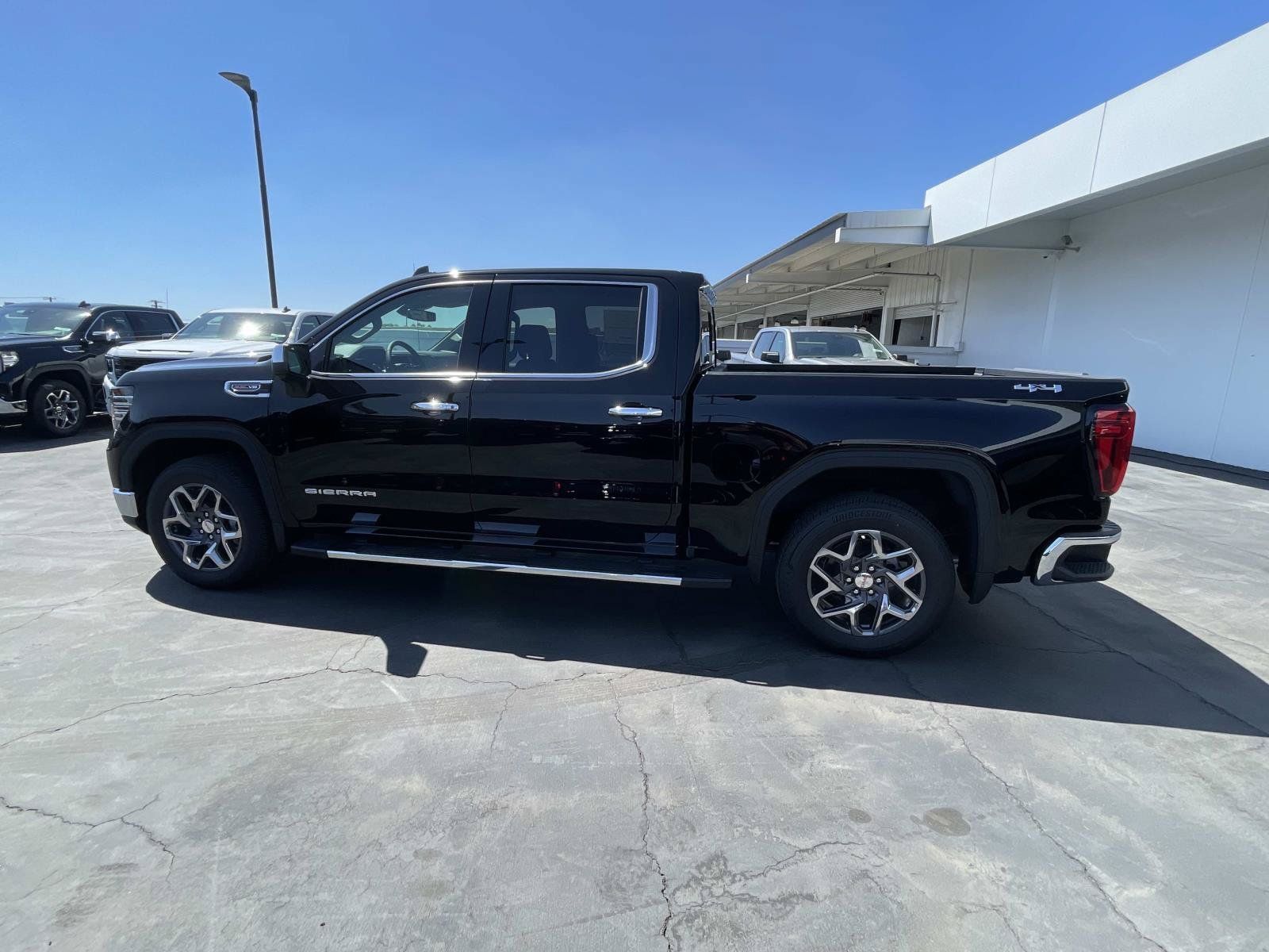 New 2026 GMC Sierra 1500 SLT w/ SLT Premium Plus Package AWD/4WD image 8