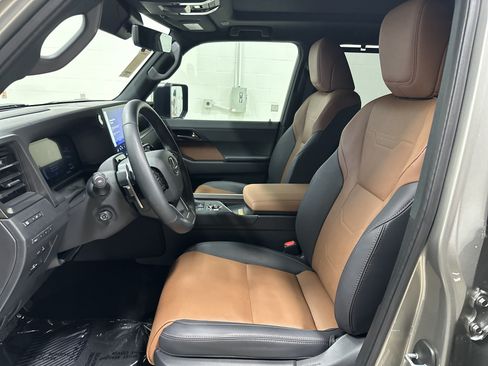 Certified 2025 Lexus GX 550 w/ Accessory Package (2T) AWD/4WD image 16