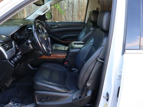 Used 2018 Chevrolet Suburban Premier AWD/4WD image 19