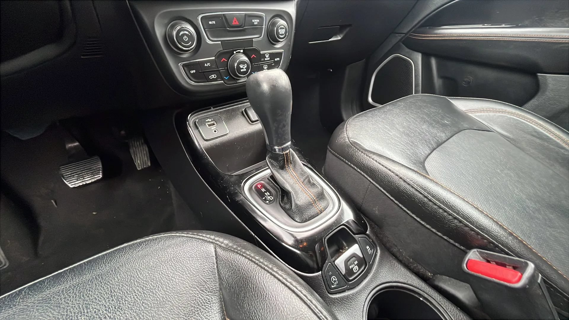 Used 2020 Jeep Compass Limited FWD image 29