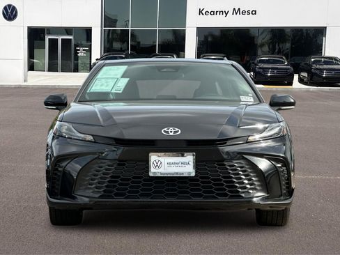 Used 2025 Toyota Camry SE FWD image 9