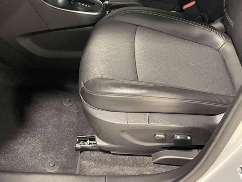 Used 2022 Chevrolet Trax LT w/ LT Convenience Package image 20