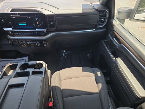 Used 2025 Chevrolet Silverado 2500 LT w/ Convenience Package image 21