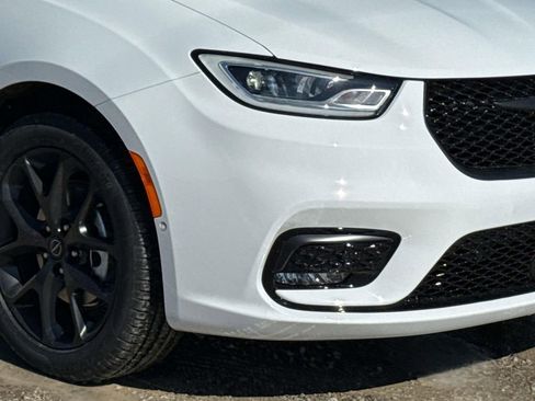 New 2026 Chrysler Pacifica Limited w/ S Appearance Package image 5