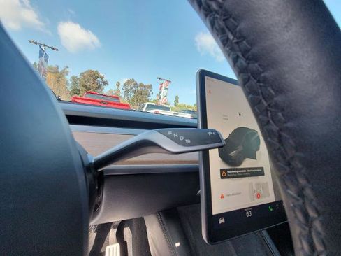 Used 2023 Tesla Model Y Performance image 15