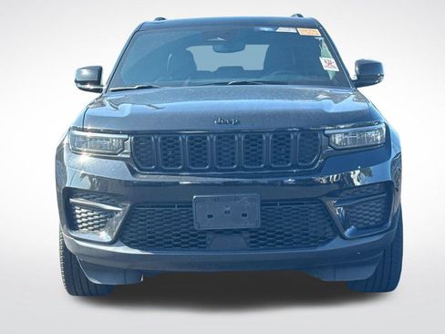 Used 2023 Jeep Grand Cherokee Altitude AWD/4WD image 3