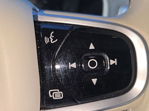 Used 2019 Volvo XC90 T6 Momentum w/ Protection Package Premier image 19