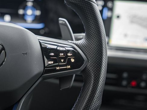 Used 2023 Volkswagen Golf 20th Anniversary Edition image 33