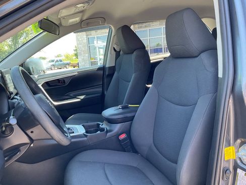 Used 2019 Toyota RAV4 LE w/ All Weather Liner Package AWD/4WD image 15