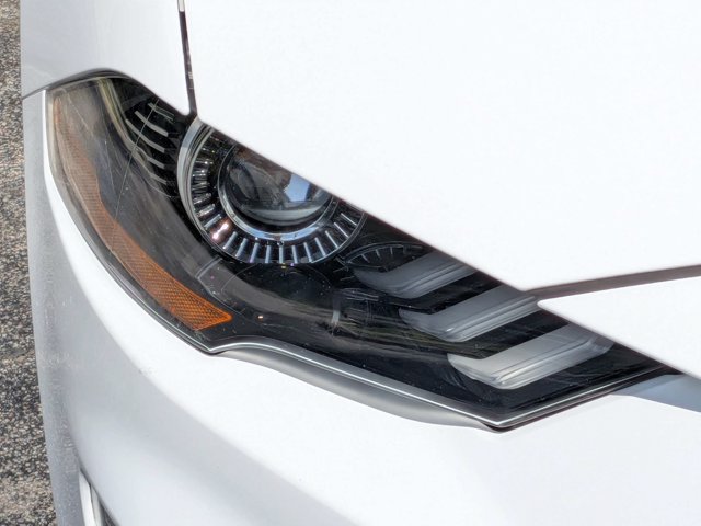 Used 2020 Ford Mustang Convertible RWD image 10