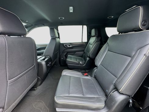 Used 2023 Chevrolet Suburban Premier image 15
