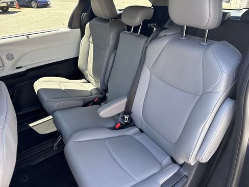 Used 2026 Toyota Sienna XLE FWD image 23