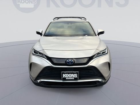 Used 2022 Toyota Venza XLE image 11