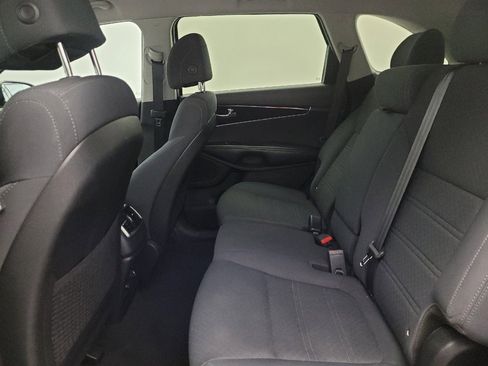 Used 2017 Kia Sorento FWD image 18