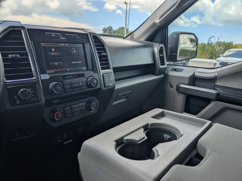 Used 2015 Ford F150 XLT w/ Equipment Group 302A Luxury AWD/4WD image 34